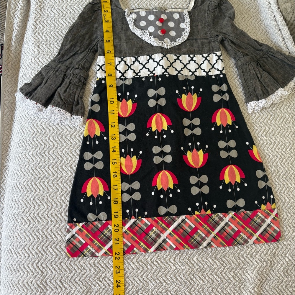 Charming Kids bell sleeve Dress with Floral and Plaid Design - Picture 5 of 8